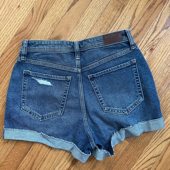 Hollister women's jean shorts. - Picture 3 of 4